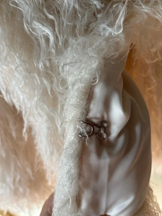 NWT Abercrombie & Fitch Shaggy Faux Fur Cream Coat - Picture 3 of 5